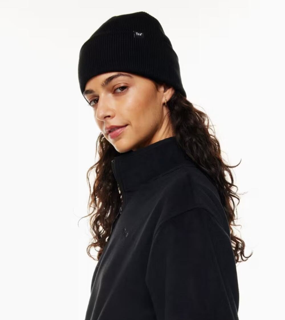 NWOT TNA Aritzia Beanie Women's OSFM Basic Black Ribbed Outdoor Cozycore